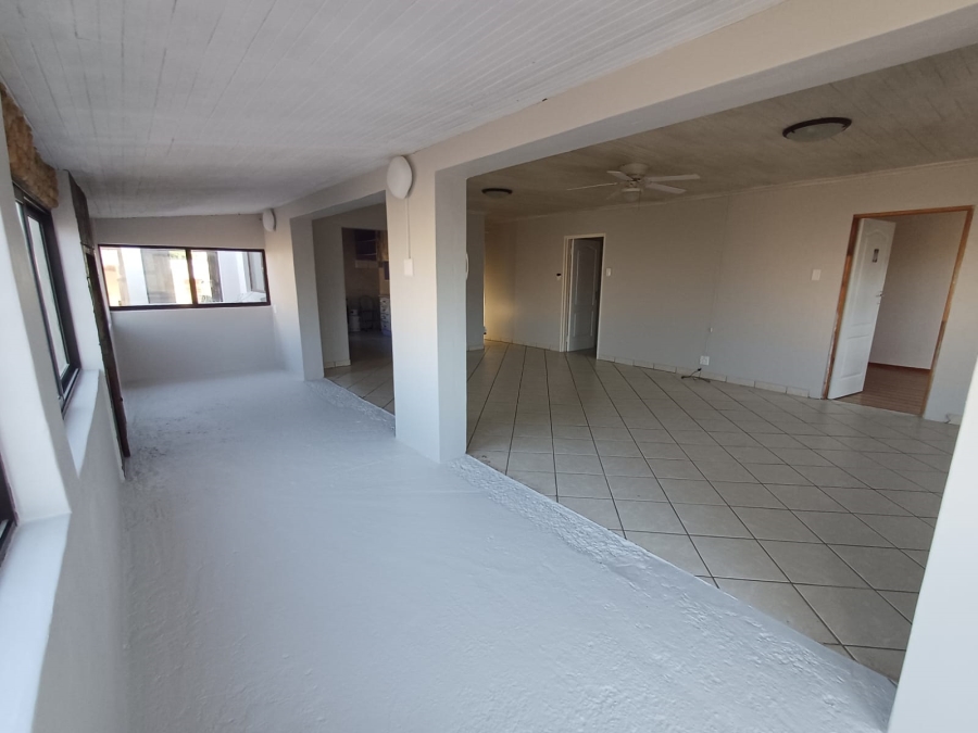 To Let 3 Bedroom Property for Rent in Wavecrest Eastern Cape